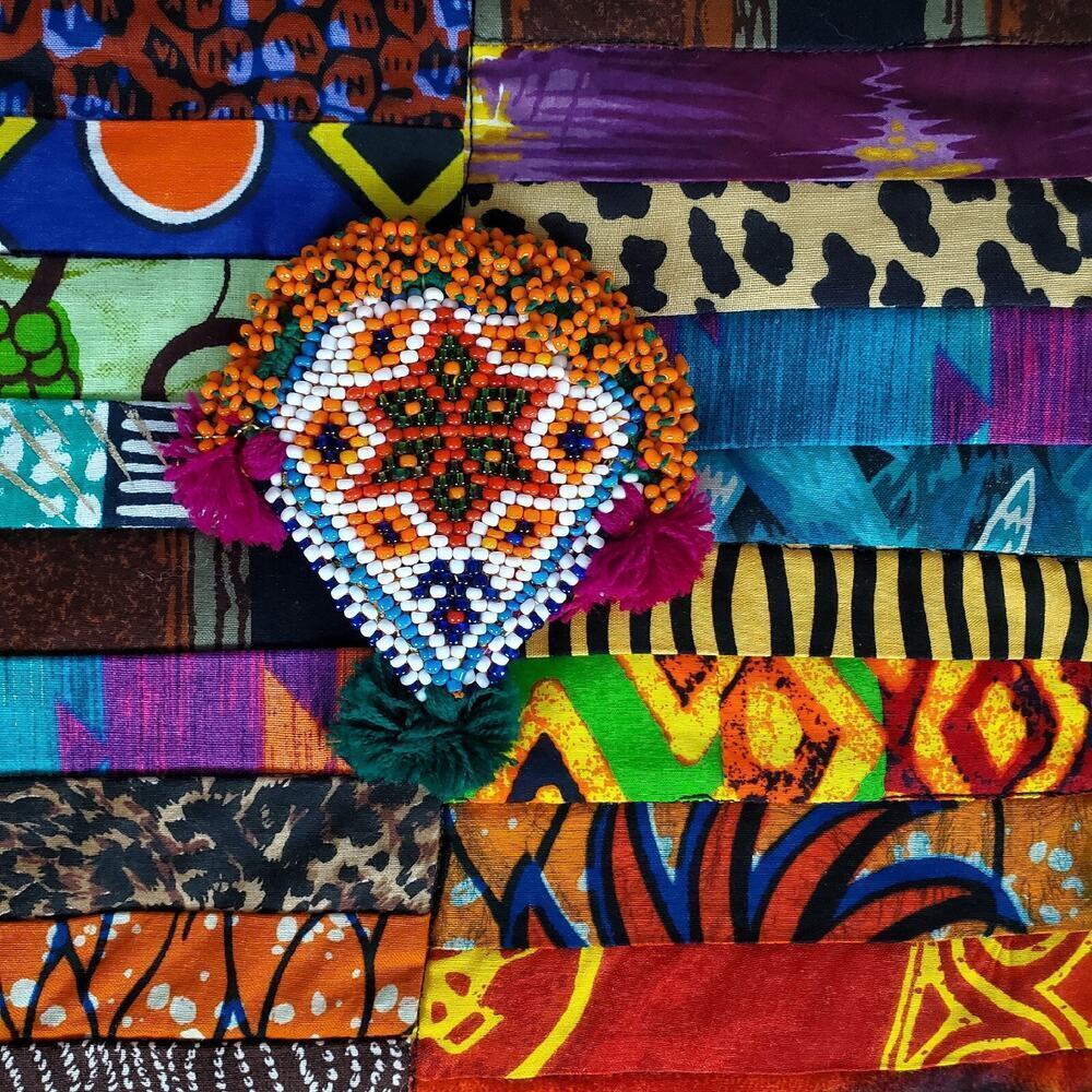 Beautiful 36"x41" Quilted Art Wall Hanging signed by Artist - Roadways of Africa - Picture 4 of 12